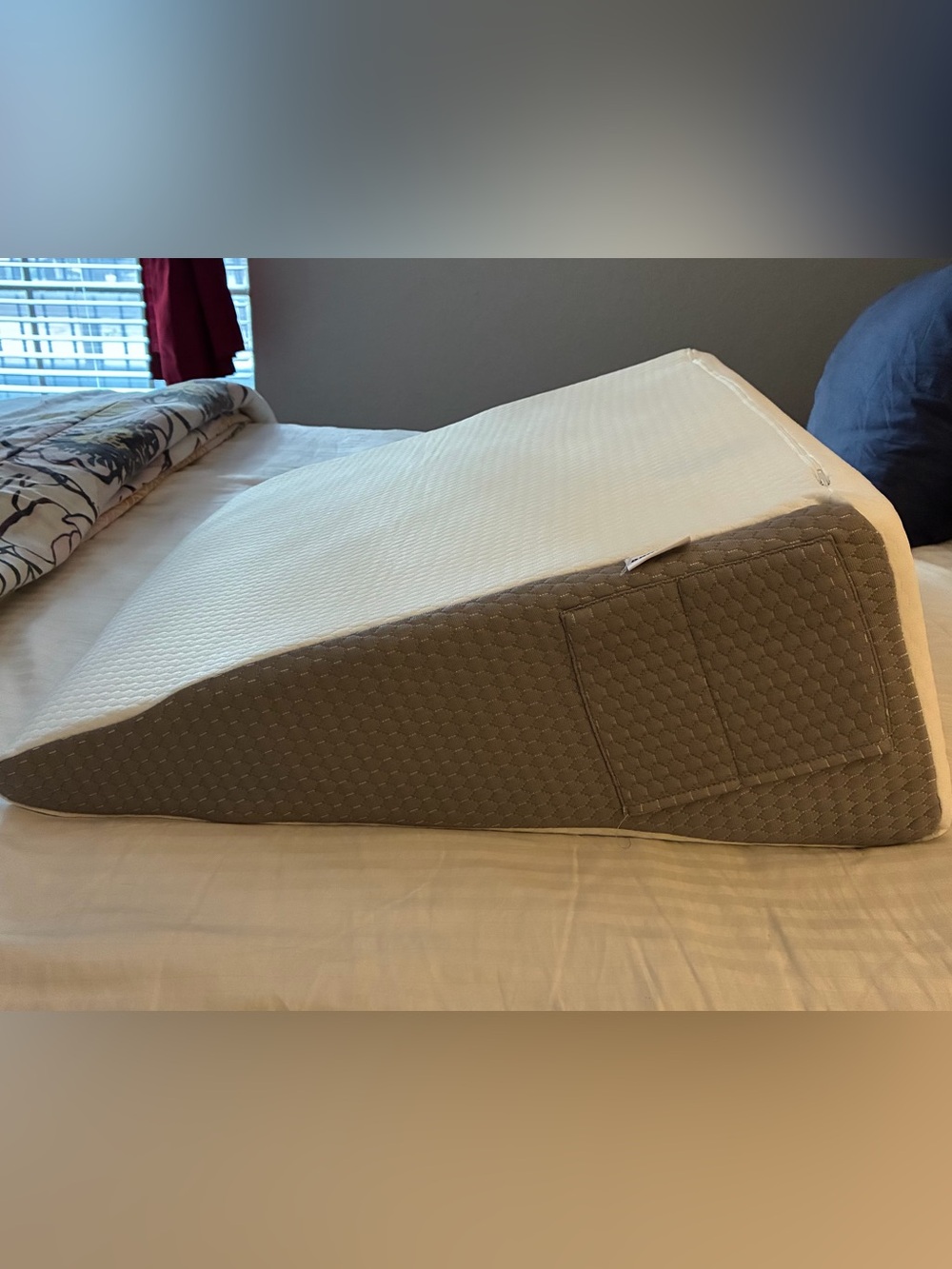 Elevated Support Wedge Pillow in White and Brown
